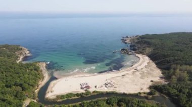 Bulgaristan 'ın Burgaz Bölgesi' nin Rezovo kasabası yakınlarındaki Silistar plajının hava manzarası 