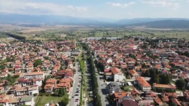Bulgaristan 'ın Blagoevgrad bölgesinin ünlü Bansko kayak beldesinin hava manzarası