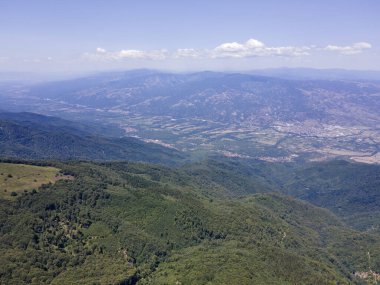 Bulgaristan 'ın Blagoevgrad bölgesindeki Belasitsa Dağı' nın şaşırtıcı hava manzarası