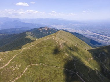 Bulgaristan 'ın Blagoevgrad bölgesindeki Belasitsa Dağı' nın şaşırtıcı hava manzarası