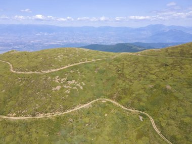 Bulgaristan 'ın Blagoevgrad bölgesindeki Belasitsa Dağı' nın şaşırtıcı hava manzarası