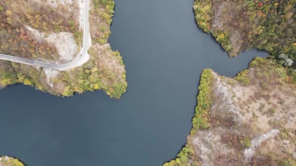 キリヒム貯水池 ロードプス山 プローヴィド地域 ブルガリアの空中秋の景色 — ストック動画