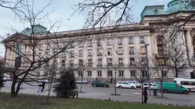 SOFYA, BULGARIA - 13 Aralık 2023: Sofya Üniversitesi Saint Kliment Ohridski 'nin gün batımı manzarası, Bulgaristan