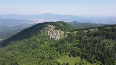 Bulgaristan 'ın Pernik Bölgesi, Kamenititsa zirvesi yakınlarındaki Erul Dağı' nın Hava Sahası