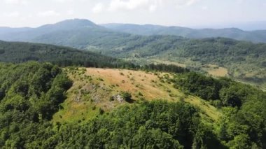 Bulgaristan 'ın Pernik Bölgesi, Kamenititsa zirvesi yakınlarındaki Erul Dağı' nın Hava Sahası