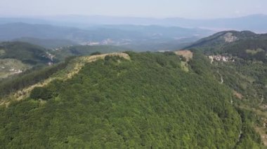 Bulgaristan 'ın Pernik Bölgesi, Kamenititsa zirvesi yakınlarındaki Erul Dağı' nın Hava Sahası