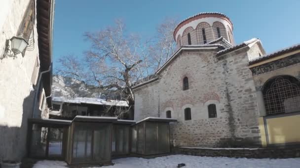 Χειμερινή Άποψη Της Μεσαιωνικής Μονής Μπάτσκοβο Κοίμηση Της Μητέρας Του — Αρχείο Βίντεο
