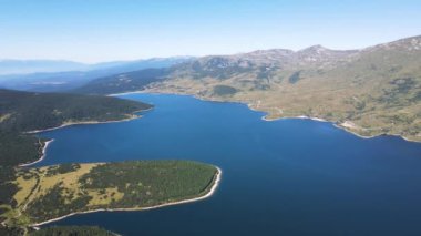 Belmeken Barajı 'nın Havadan Yaz manzarası, Rila dağı, Bulgaristan