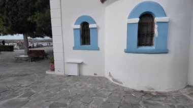 PORTO LAGOS, GREECE - 26 Aralık 2023: Porto Lagos, Doğu Makedonya ve Trakya 'daki iki adada bulunan Aziz Nicholas Manastırı, Yunanistan