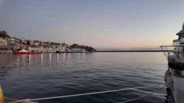 KAVALA, GREECE - 26 Aralık 2023: Kavala, Doğu Makedonya ve Trakya 'nın Costal Caddesi' nin Günbatımı Panoraması, Yunanistan