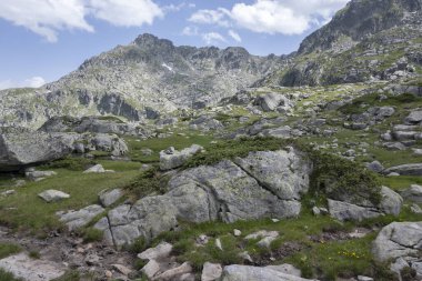 Bulgaristan 'ın Kalin zirvesi yakınlarındaki Rila Dağı' nın İnanılmaz Yaz Manzarası
