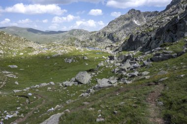 Bulgaristan 'ın Kalin zirvesi yakınlarındaki Rila Dağı' nın İnanılmaz Yaz Manzarası