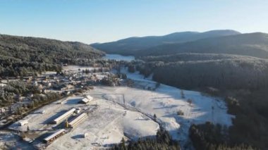 Bulgaristan 'ın Rila ve Rhodopes dağı arasındaki Yundola bölgesinin şaşırtıcı kışı manzarası