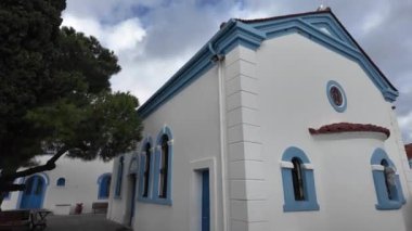 Saint Nicholas Manastırı Porto Lagos, Doğu Makedonya ve Trakya, Yunanistan 'daki iki adada yer almaktadır.