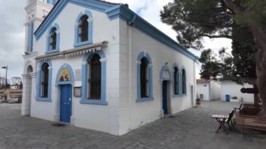 Saint Nicholas Manastırı Porto Lagos, Doğu Makedonya ve Trakya, Yunanistan 'daki iki adada yer almaktadır.