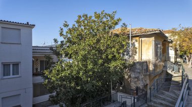 KAVALA, GREECE - 27 Aralık 2023: Eski Kavala kenti, Doğu Makedonya ve Trakya, Yunanistan