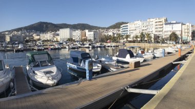 KAVALA, GREECE - 27 Aralık 2023: Kavala, Doğu Makedonya ve Trakya 'nın Costal Caddesi' nin Günbatımı Panoraması, Yunanistan