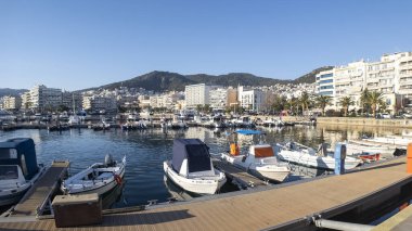 KAVALA, GREECE - 27 Aralık 2023: Kavala, Doğu Makedonya ve Trakya 'nın Costal Caddesi' nin Günbatımı Panoraması, Yunanistan