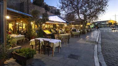 KAVALA, GREECE - 27 Aralık 2023: Kavala, Doğu Makedonya ve Trakya 'nın Costal Caddesi' nin Günbatımı Panoraması, Yunanistan