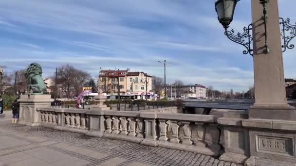 Sofia Bulgarien Januari 2024 Panorama Över Lejonbron Över Floden Vladaya — Stockvideo