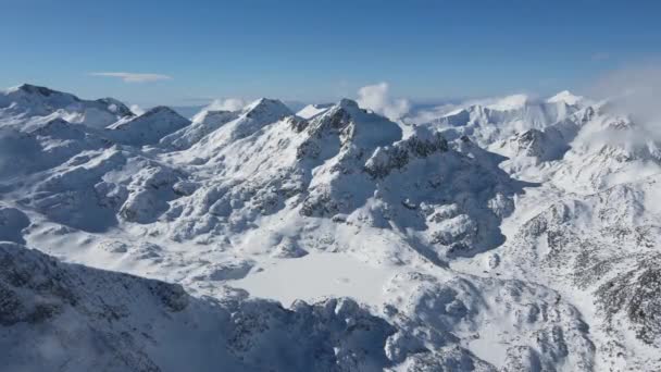 Erstaunliche Luftaufnahme Des Pirin Gebirges Der Nähe Von Polezhan Und — Stockvideo