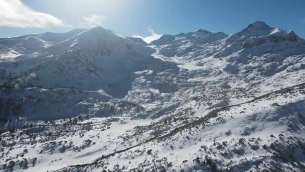 保加利亚Polezhan和Bezbog峰附近Pirin山令人惊奇的冬季美景 — 图库视频影像