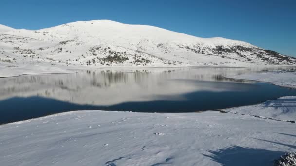 Vista Aérea Surpreendente Inverno Barragem Belmeken Montanha Rila Bulgária — Vídeo de Stock