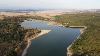 Bulgaristan 'ın Filibe Bölgesi' nin Asenovgrad kenti yakınlarındaki Kırk Yay Baraj Havzası manzarası