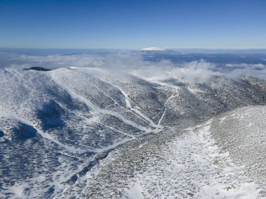 Bulgaristan 'ın Musala zirvesi yakınlarındaki Rila Dağı' nın şaşırtıcı hava kışı manzarası