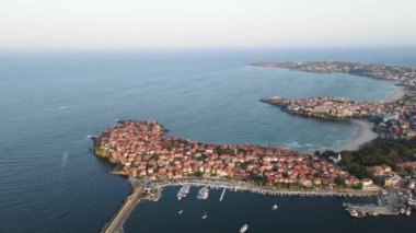 Bulgaristan 'ın Burgaz Bölgesi' nin eski Sozopol kentinin hava gün batımı manzarası