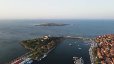 Bulgaristan 'ın Burgaz Bölgesi' nin eski Sozopol kentinin hava gün batımı manzarası