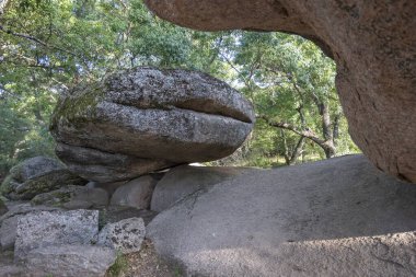 Bulgaristan 'ın Burgaz bölgesinin Primorsko kenti yakınlarındaki Antik Sığınak manzarası başladı
