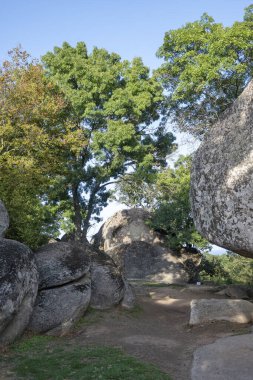 Bulgaristan 'ın Burgaz bölgesinin Primorsko kenti yakınlarındaki Antik Sığınak manzarası başladı