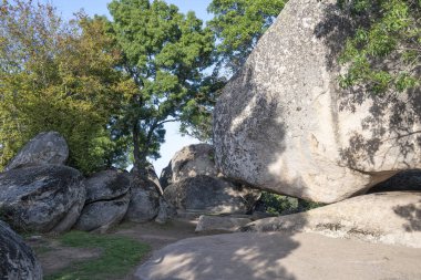 Bulgaristan 'ın Burgaz bölgesinin Primorsko kenti yakınlarındaki Antik Sığınak manzarası başladı