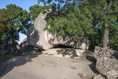 Bulgaristan 'ın Burgaz bölgesinin Primorsko kenti yakınlarındaki Antik Sığınak manzarası başladı