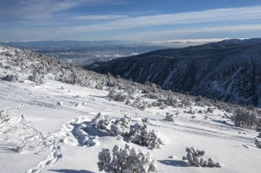 Bulgaristan 'ın Musala zirvesi yakınlarındaki Rila Dağı' nın şaşırtıcı kış manzarası