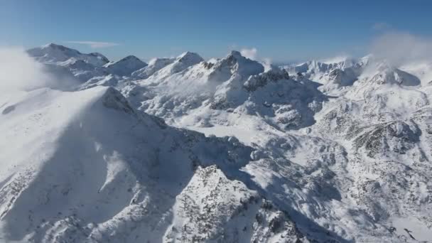 保加利亚Dzhangal峰附近皮林山令人惊奇的冬季美景 — 图库视频影像