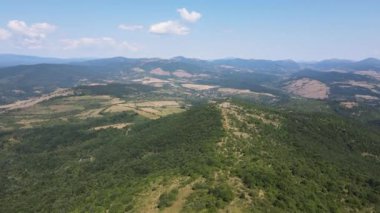 Rudina Dağı, Pernik Bölgesi, Bulgaristan 'ın İnanılmaz Yaz Manzarası