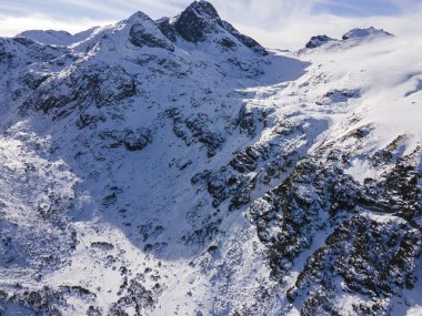Bulgaristan 'ın Malyovitsa zirvesi yakınlarındaki Rila Dağı' nın şaşırtıcı kış manzarası