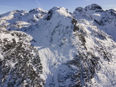 Bulgaristan 'ın Malyovitsa zirvesi yakınlarındaki Rila Dağı' nın şaşırtıcı kış manzarası