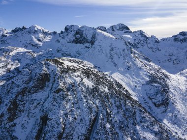Bulgaristan 'ın Malyovitsa zirvesi yakınlarındaki Rila Dağı' nın şaşırtıcı kış manzarası