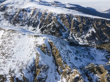 Bulgaristan 'ın Malyovitsa zirvesi yakınlarındaki Rila Dağı' nın şaşırtıcı kış manzarası