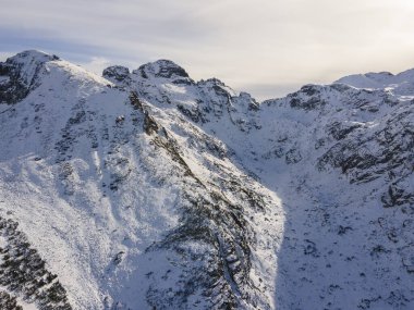 Bulgaristan 'ın Malyovitsa zirvesi yakınlarındaki Rila Dağı' nın şaşırtıcı kış manzarası