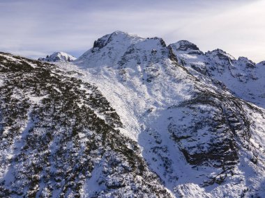 Bulgaristan 'ın Malyovitsa zirvesi yakınlarındaki Rila Dağı' nın şaşırtıcı kış manzarası