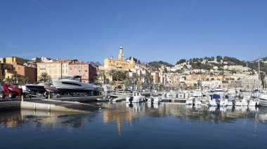 MENTON, FRANCE - 27 Ocak 2024: Menton, Provence Alpes-Cote d 'Azur, Fransa' nın panoramik manzarası