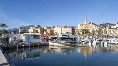 MENTON, FRANCE - 27 Ocak 2024: Menton, Provence Alpes-Cote d 'Azur, Fransa' nın panoramik manzarası