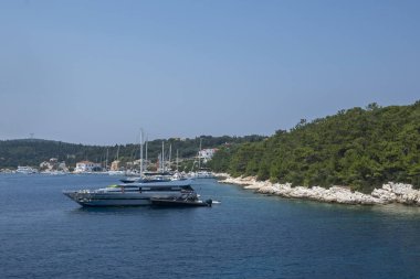 FISKARDO, GREECE - 24 AĞUSTOS 2023: Fiskardo, Cephalonia, İyon Adaları Panoraması, Yunanistan