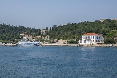 FISKARDO, GREECE - 24 AĞUSTOS 2023: Fiskardo, Cephalonia, İyon Adaları Panoraması, Yunanistan