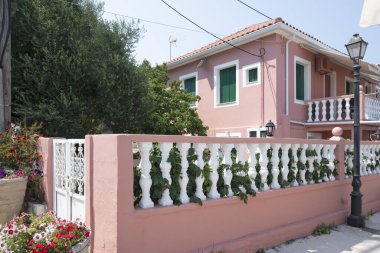 FISKARDO, GREECE - 24 AĞUSTOS 2023: Fiskardo, Cephalonia, İyon Adaları Panoraması, Yunanistan