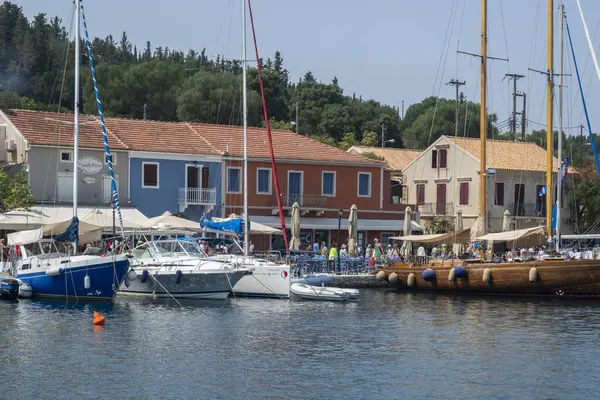 FISKARDO, GREECE - 24 AĞUSTOS 2023: Fiskardo, Cephalonia, İyon Adaları Panoraması, Yunanistan